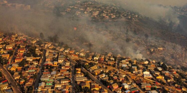 Chile jails firefighter over blaze that killed 137