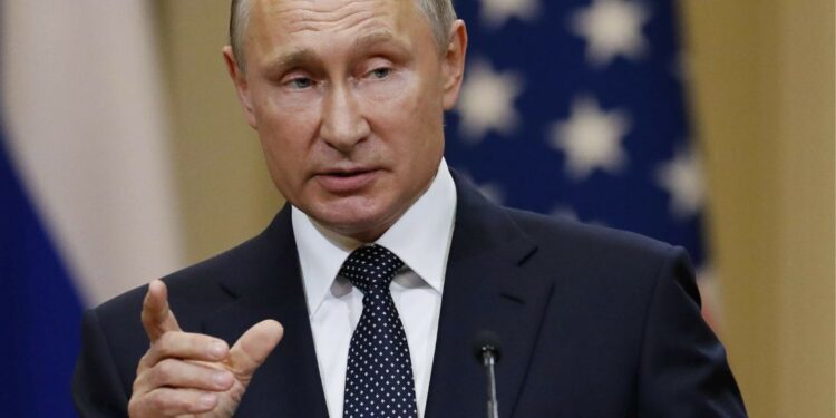 President To Lam hosts official reception for Russian President Putin
