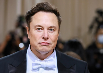 Former workers file lawsuit against Elon Musk and spaceX for toxic workplace