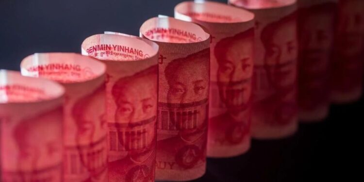 Chinese yuan weakens, USDCNY reaches a 7-month high due to a weak fix and trade anxiety