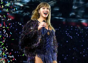During her Eras Tour, Taylor Swift performs a love mashup for Travis Kelce in Amsterdam