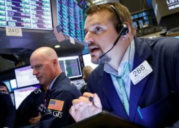 With Powell at the forefront, Wall Street begins lower as mega caps fall amid employment data