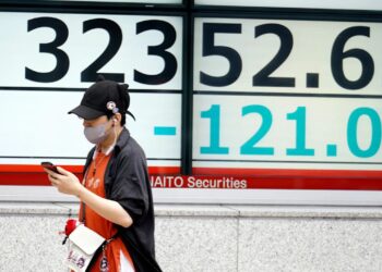 Stocks Rise After Bank of Japan Eases Rate Worries