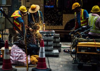 US Job Growth Slows with 114,000 New Jobs, Unemployment Climbs to 4.3%
